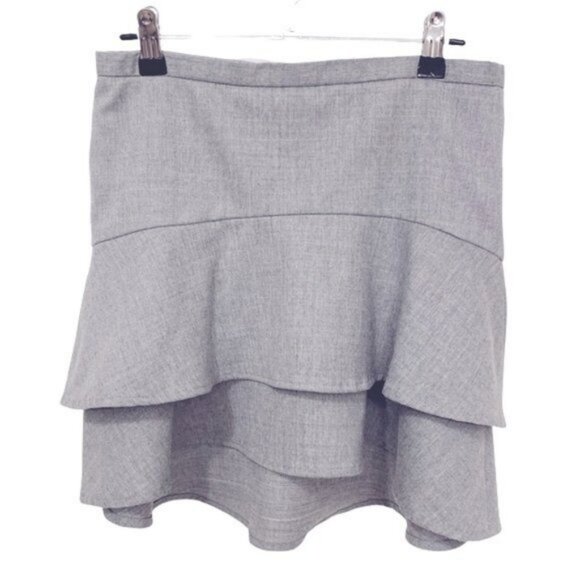 BCBGMaxAzria wool blend gray tiered ruffled lined mini skirt. Women’s size 0 - Picture 1 of 9